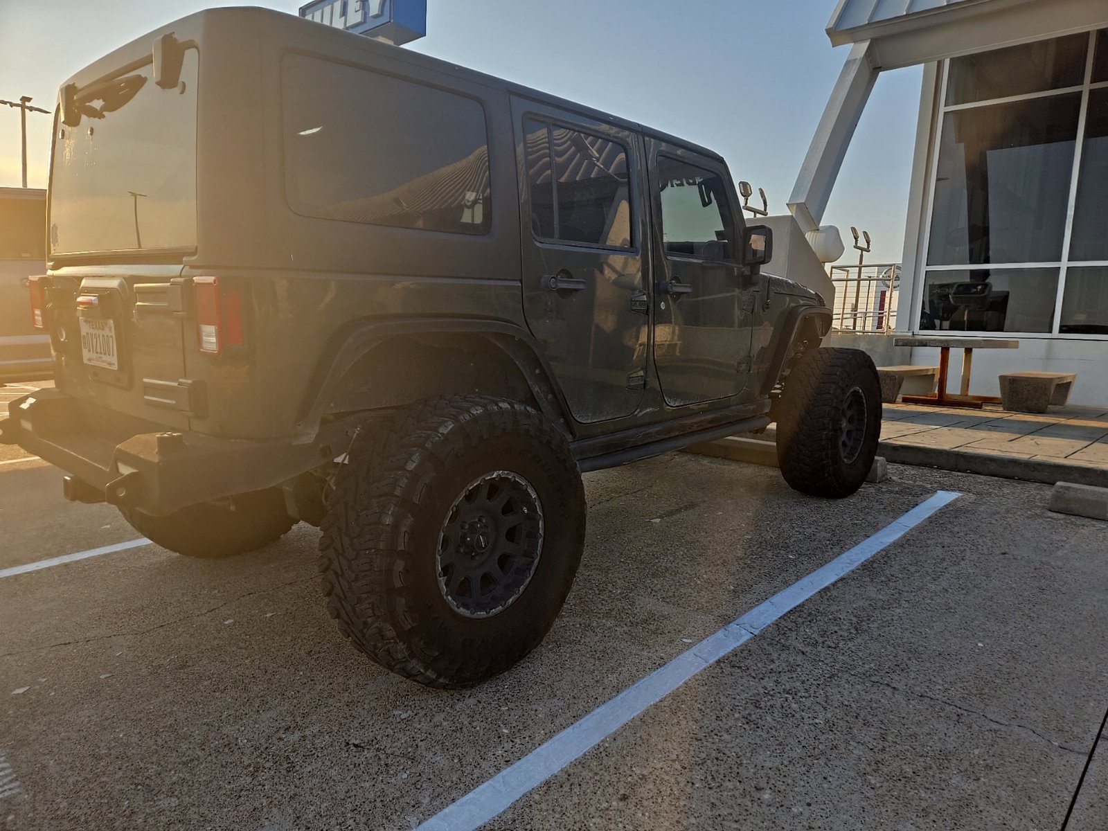 Used 2015 Jeep Wrangler Unlimited Rubicon w/ Connectivity Group AWD/4WD image 5