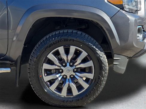 Used 2022 Toyota Tacoma Limited image 11
