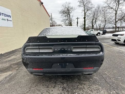 Used 2019 Dodge Challenger SXT image 5