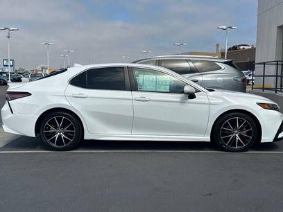 Used 2021 Toyota Camry SE w/ Carpet Mat Package (TMS)