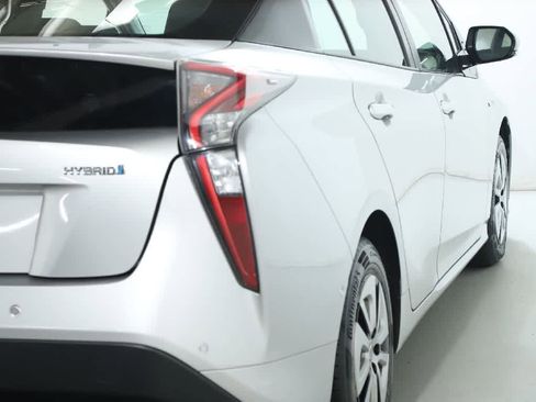 Certified 2018 Toyota Prius Two image 42