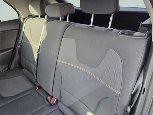 Used 2023 Kia Niro LX image 25