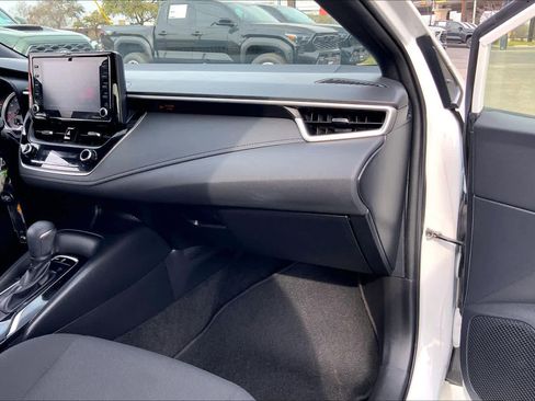 Used 2022 Toyota Corolla SE image 17