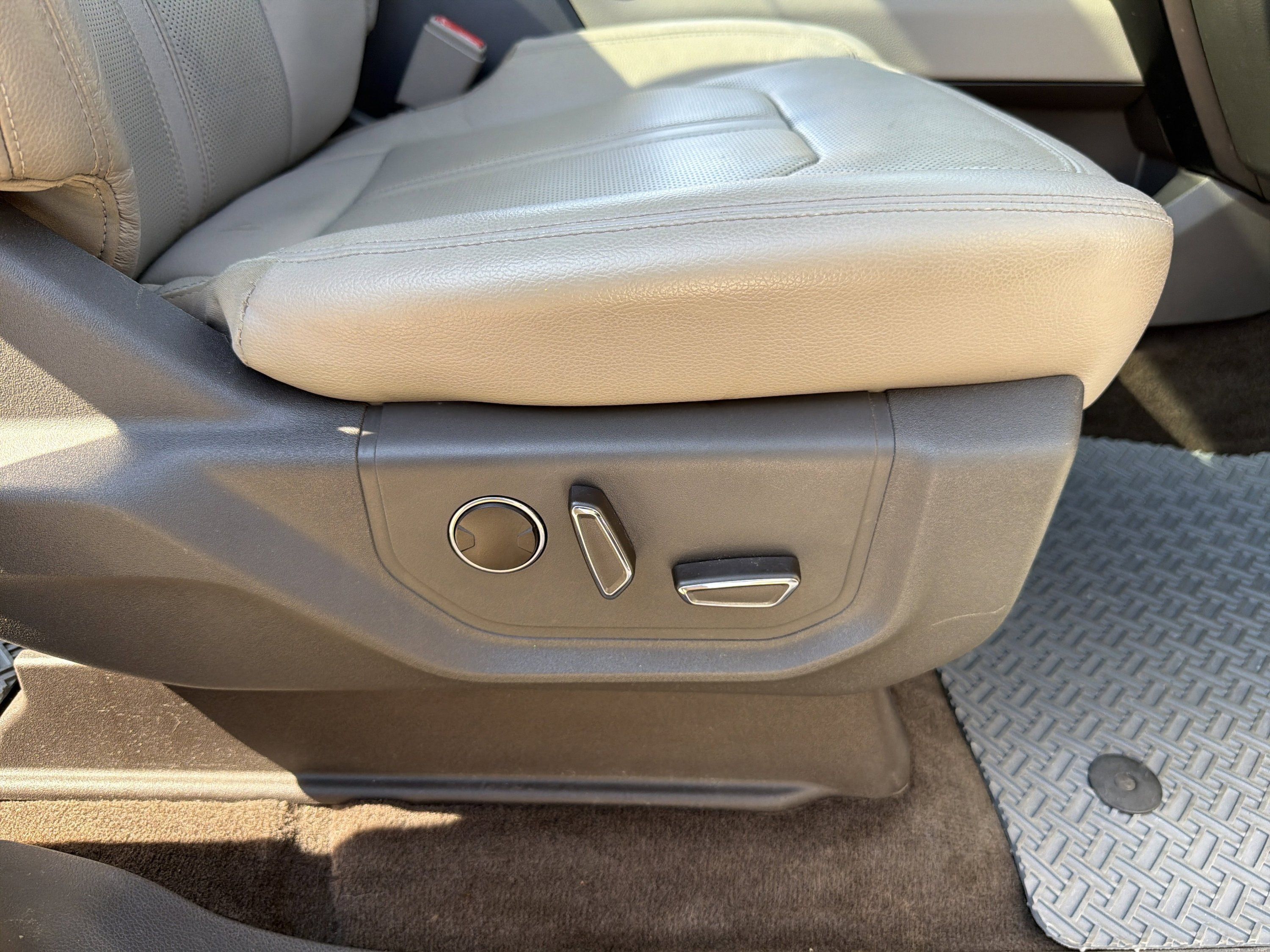 Used 2018 Ford Expedition Max Limited w/ Equipment Group 302A RWD image 47