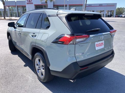 Used 2022 Toyota RAV4 XLE w/ Convenience Package image 3