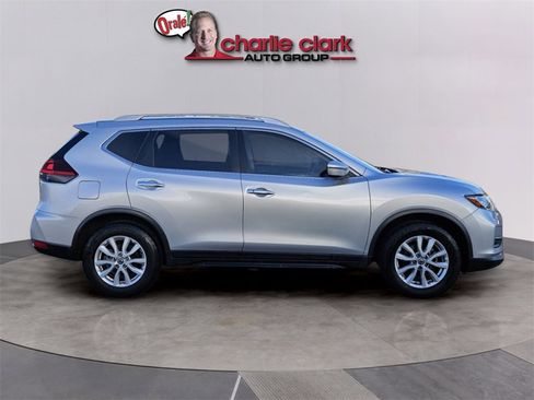 Used 2018 Nissan Rogue SV image 7