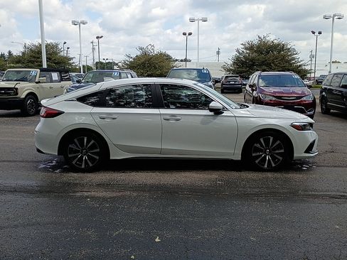 Used 2023 Honda Civic EX-L image 2
