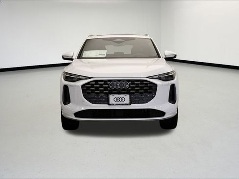 Used 2025 Audi Q5 Premium w/ Convenience Package image 8