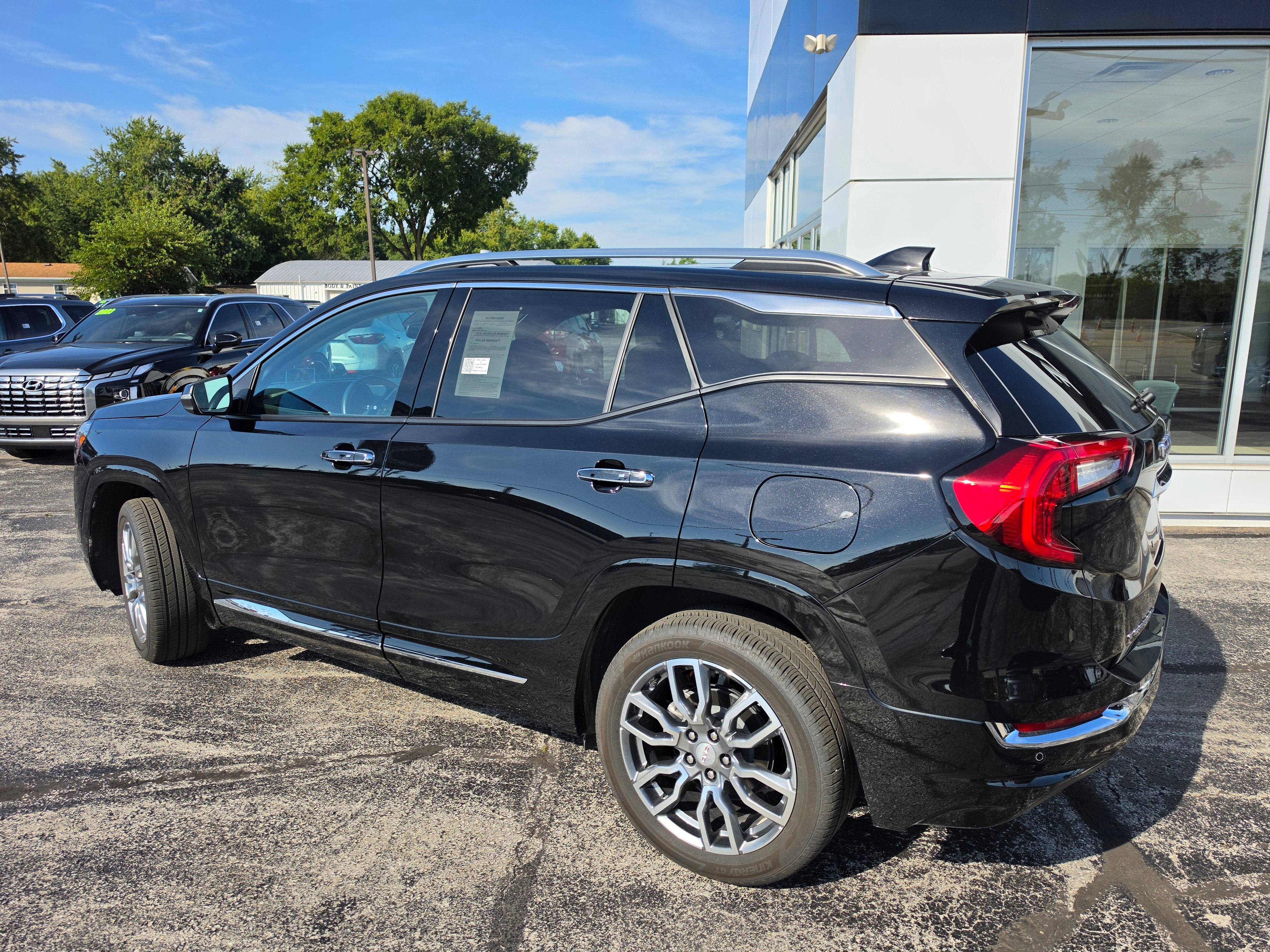 Used 2024 GMC Terrain Denali w/ Denali Premium Package AWD/4WD image 6