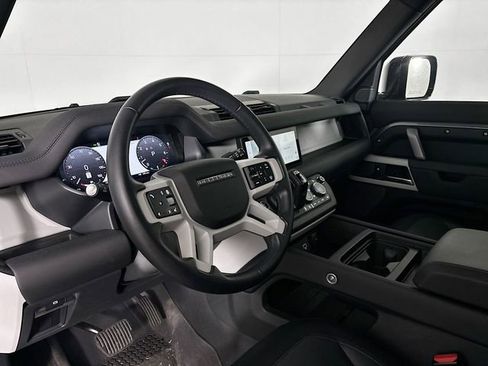Used 2024 Land Rover Defender 110 X-Dynamic SE image 9