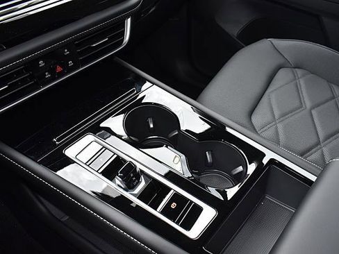 New 2026 Volkswagen Atlas SE image 13