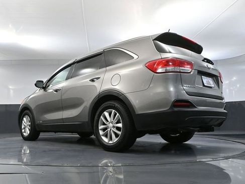 Used 2016 Kia Sorento LX image 44