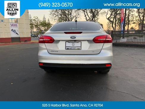 Used 2017 Ford Focus SE FWD image 5