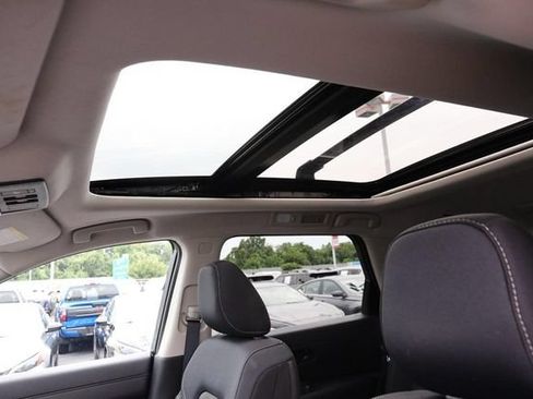 Certified 2025 Nissan Pathfinder SV w/ SV Premium Package FWD image 9