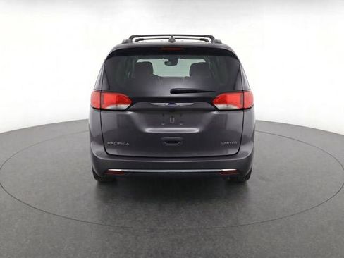 Used 2017 Chrysler Pacifica Limited FWD image 4