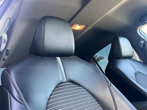 Used 2022 Toyota Camry SE image 18