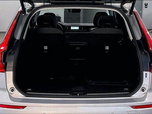 Used 2023 Volvo XC60 B5 Plus AWD/4WD image 5