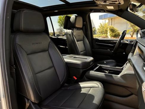 Used 2023 GMC Yukon XL Denali w/ Denali Reserve Package image 32