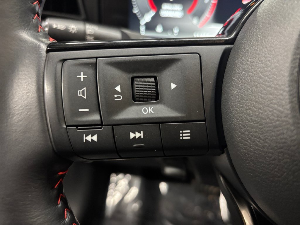 Used 2025 Nissan Kicks SR AWD/4WD image 26