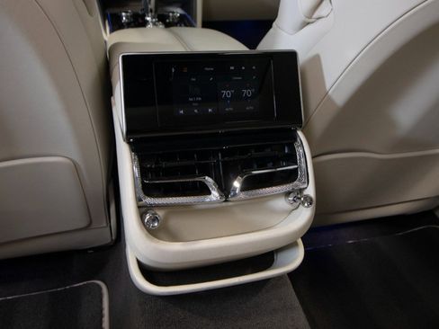 Used 2023 Bentley Flying Spur Azure image 48