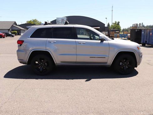 Used 2015 Jeep Grand Cherokee Altitude AWD/4WD image 4