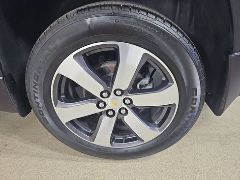 Used 2023 Chevrolet Traverse LT w/ LT Premium Package AWD/4WD image 40