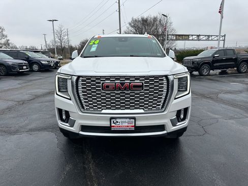 Used 2024 GMC Yukon Denali w/ Denali Reserve Package image 3