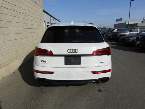 New 2024 Audi Q5 e Premium Plus image 3