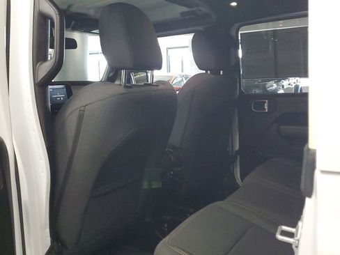 Used 2025 Jeep Gladiator Nighthawk image 14