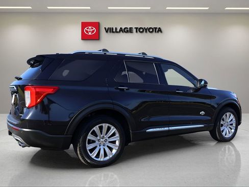 Used 2021 Ford Explorer King Ranch w/ Premium Technology Package image 5