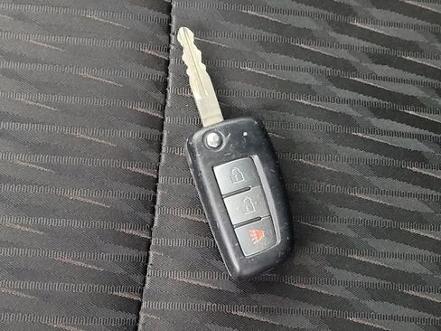 Used 2019 Nissan Rogue S FWD image 32