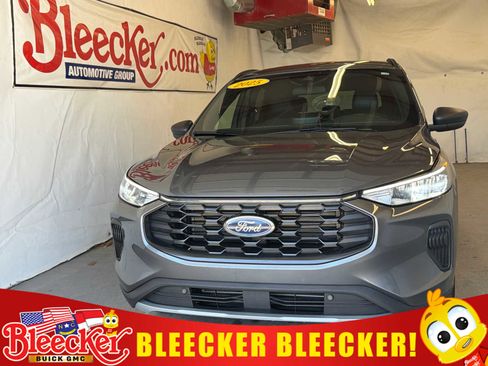 Used 2025 Ford Escape ST-Line AWD/4WD image 1