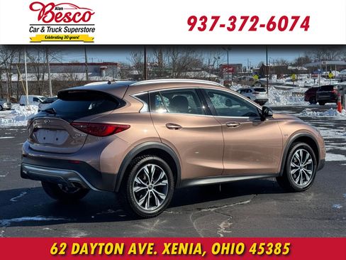 Used 2018 INFINITI QX30 Premium image 4