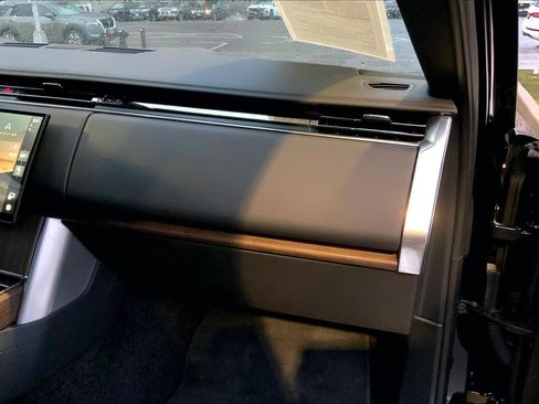 Used 2024 Land Rover Range Rover SE image 18