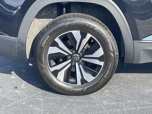 Certified 2024 Volkswagen Atlas Cross Sport SE FWD image 9
