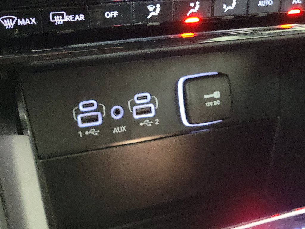 Used 2024 Jeep Grand Cherokee L Laredo RWD image 23
