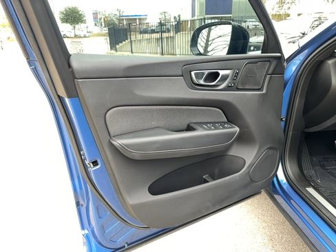 Used 2021 Volvo XC60 T6 R-Design w/ Advanced Package image 11