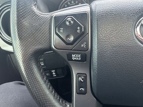 Used 2020 Toyota Tacoma TRD Off-Road w/ TRD Premium Off Road Package AWD/4WD image 20