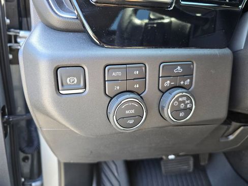 Used 2025 Chevrolet Silverado 1500 LT Trail Boss w/ Convenience Package II AWD/4WD image 30