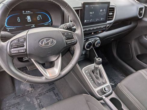 Used 2025 Hyundai Venue SEL FWD image 14