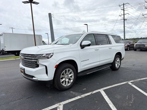 Used 2024 Chevrolet Suburban Premier AWD/4WD image 7