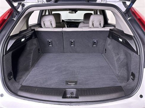 Used 2022 Cadillac XT4 Luxury w/ LPO, ONYX Package image 27