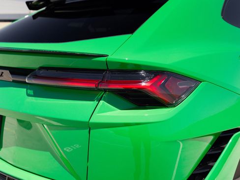 Used 2023 Lamborghini Urus Performante AWD/4WD image 27