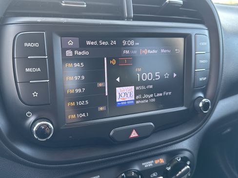 Used 2022 Kia Soul LX image 23