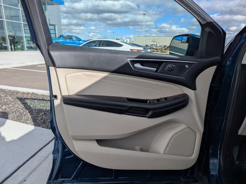 Used 2020 Ford Edge Titanium image 10