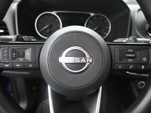 Used 2022 Nissan Rogue SV image 12