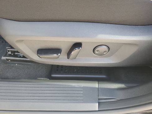 Used 2022 Nissan Rogue SV FWD image 11