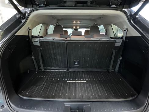 Used 2022 Toyota Highlander LE image 21