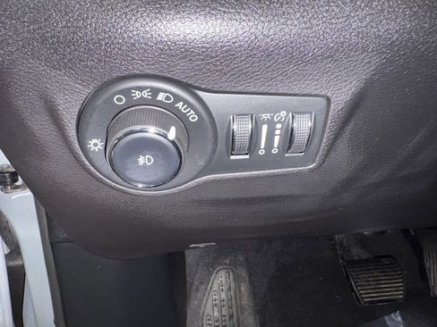 Used 2024 Jeep Compass Limited image 13