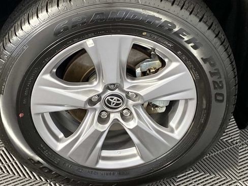 Used 2025 Toyota RAV4 XLE w/ Convenience Package AWD/4WD image 31